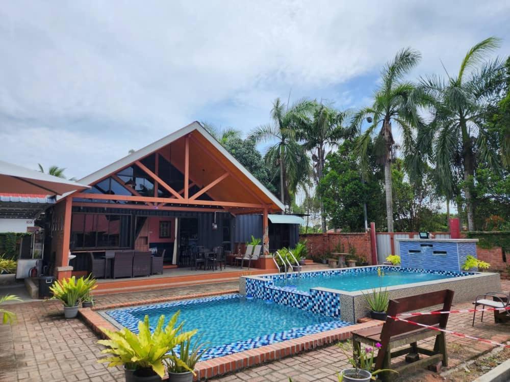 Homestay Umbai Kelana Merlimau Exterior photo