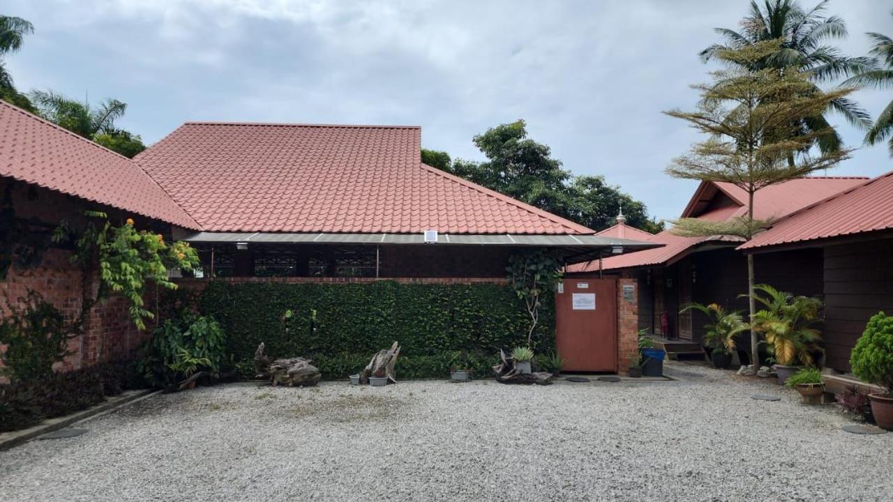 Homestay Umbai Kelana Merlimau Exterior photo